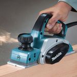 plaina elétrica makita 82mm 620w 127v 3.1/4" kp0800
