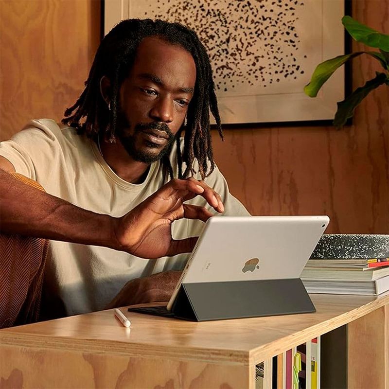 ipad 9ª geração a13 64gb touch id prata tela 10,2" câmera 13mp a-bi