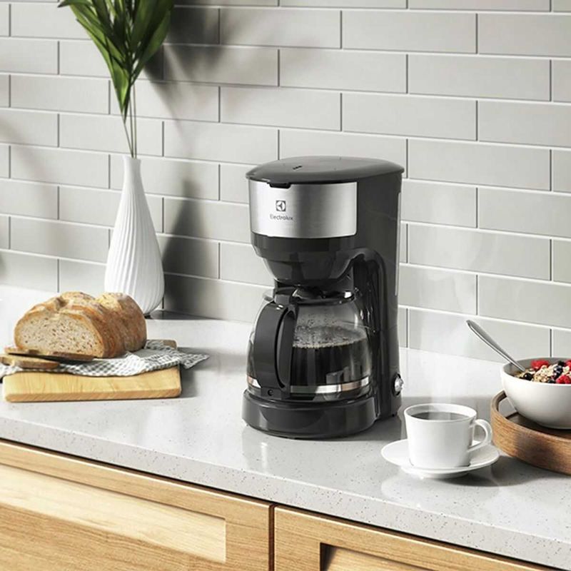 cafeteira elétrica electrolux efficient 30 xícaras 750w 127v preto e inox ecm20