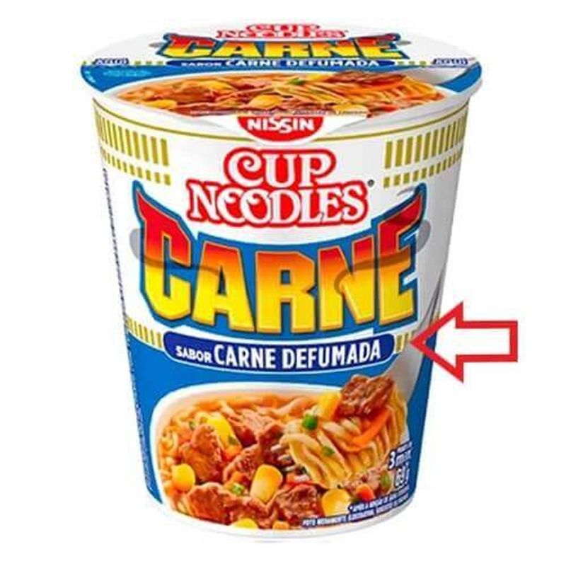 macarrão instantâneo cup noodles sabor carne defumada