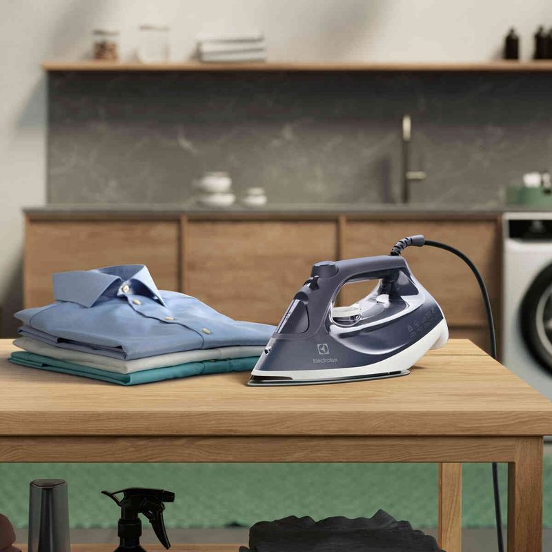 ferro de passar roupa a vapor e seco electrolux experience esi60