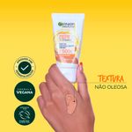 protetor solar facial hidratante garnier uniform & matte vitamina c fps 50 cor média 40g