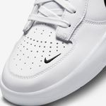 tênis masculino n°40 nike sb force 58 premium branco e preto (mp)