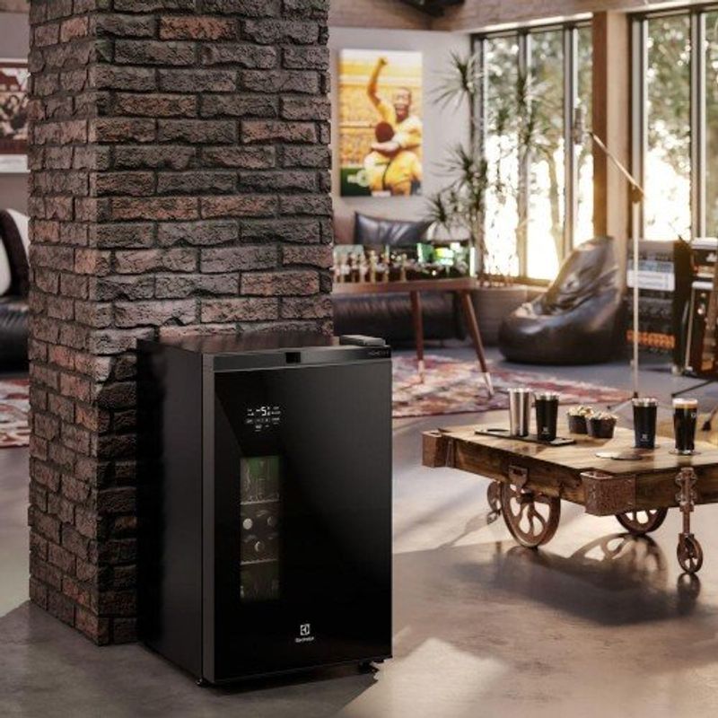 cervejeira home bar electrolux 100l frost free 127v preto eb100