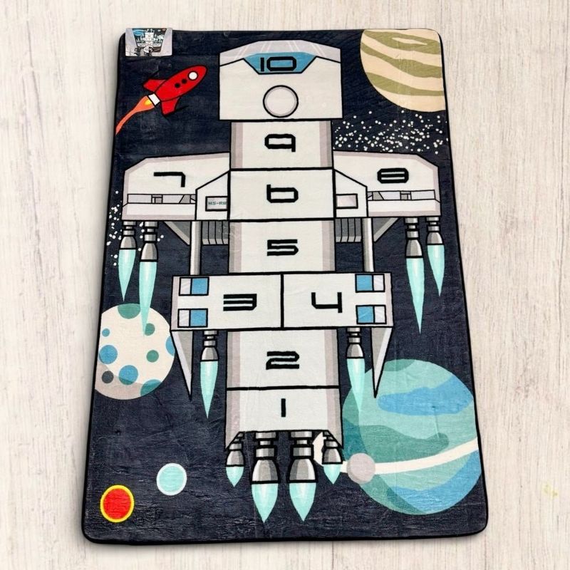 tapete infantil kennedy carpets quadrado foguete amarelinha 100x150cm sortido (mp)