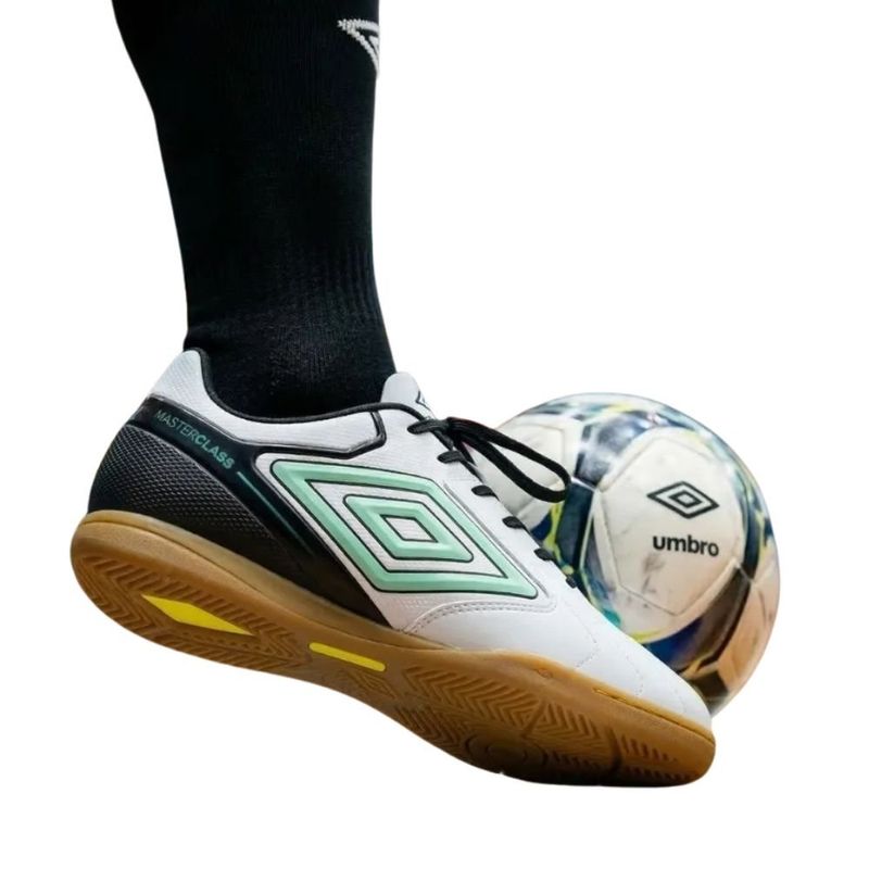 chuteira society n°38 umbro master class club branco e verde (mp)