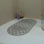 tapete para box uzoo pezinho oval fumê 67x35cm (mp)