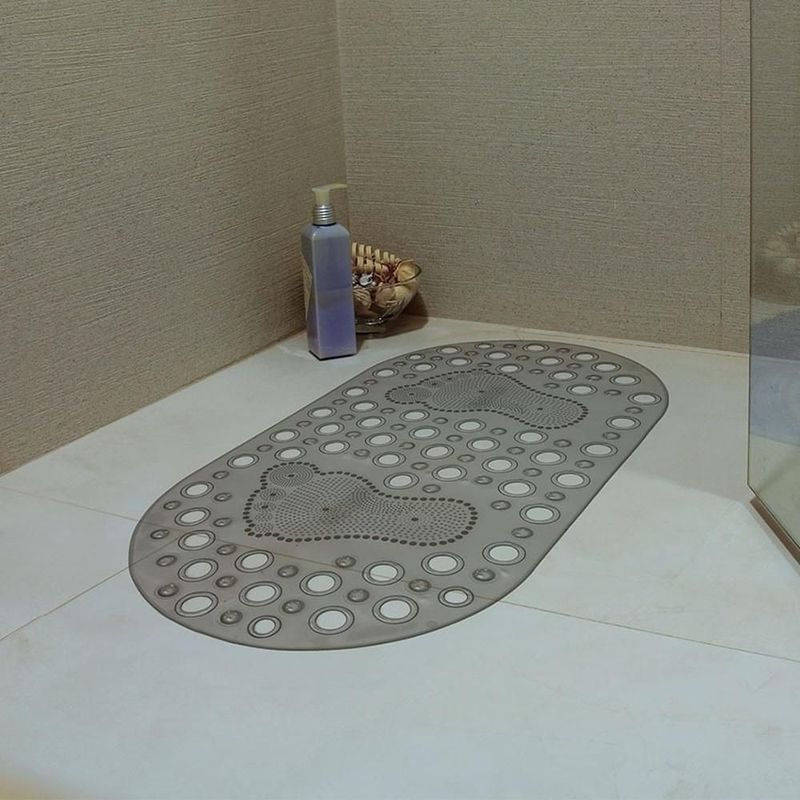 tapete para box uzoo pezinho oval fumê 67x35cm (mp)