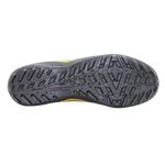 chuteira society n° 40 umbro class footballer preto e amarelo (mp)